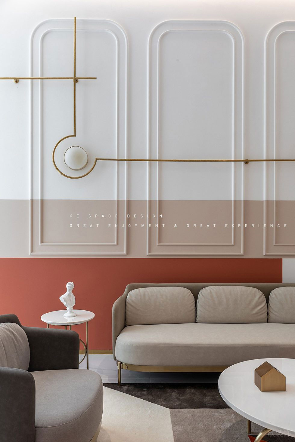 深圳市寶安區(qū)福永現(xiàn)代輕奢風(fēng)國(guó)際婚紗一品cg店裝修設(shè)計(jì)香檳金淺灰色絨布沙發(fā)