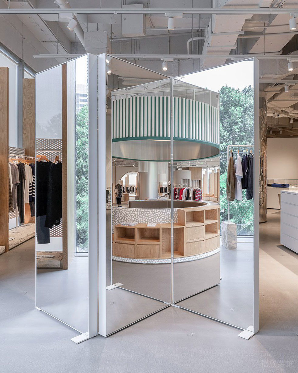 深圳市寶安區(qū)沙井現(xiàn)代風(fēng)艾派零售店裝修設(shè)計折疊型試衣鏡 深圳市寶安區(qū)沙井現(xiàn)代風(fēng)艾派零售店裝修設(shè)計折疊型試衣鏡