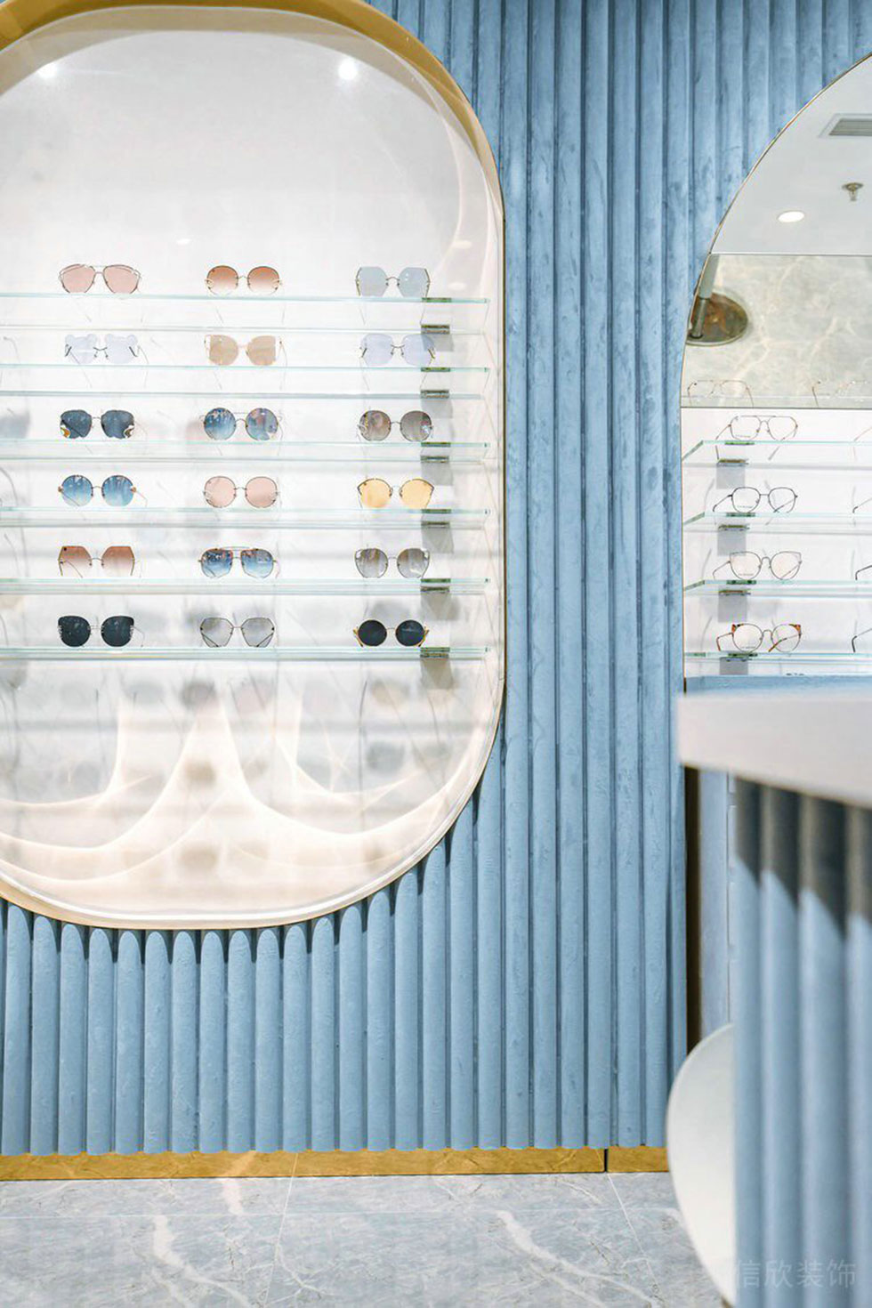 深圳市寶安區(qū)西鄉(xiāng)for Art’s Sake眼鏡店裝修設(shè)計(jì)香檳金不銹鋼展柜二