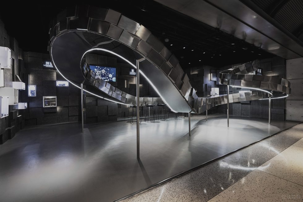 深圳市龍崗區(qū)觀瀾現(xiàn)代風(fēng)珠寶店裝修設(shè)計金屬螺旋形展臺 深圳市龍崗區(qū)觀瀾現(xiàn)代風(fēng)珠寶店裝修設(shè)計金屬螺旋形展臺