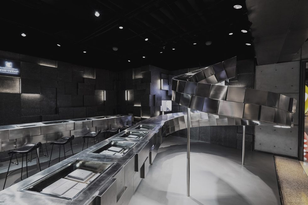 深圳市龍崗區(qū)觀瀾現(xiàn)代風(fēng)珠寶店裝修設(shè)計不銹鋼珠寶柜臺二 深圳市龍崗區(qū)觀瀾現(xiàn)代風(fēng)珠寶店裝修設(shè)計不銹鋼珠寶柜臺二