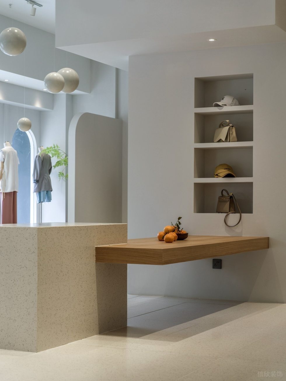 深圳市龍崗區(qū)橫崗現(xiàn)代風(fēng)女裝店pin Xi「暗香 女裝」收銀臺