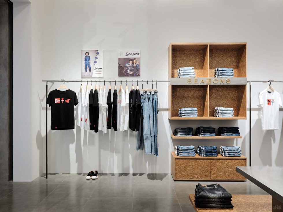 深圳市龍崗區(qū)坪地現(xiàn)代風(fēng)潮牌四季牛仔店鋪墻邊服裝展架裝飾設(shè)計效果圖 深圳市龍崗區(qū)坪地現(xiàn)代風(fēng)潮牌四季牛仔店鋪墻邊服裝展架裝飾設(shè)計效果圖