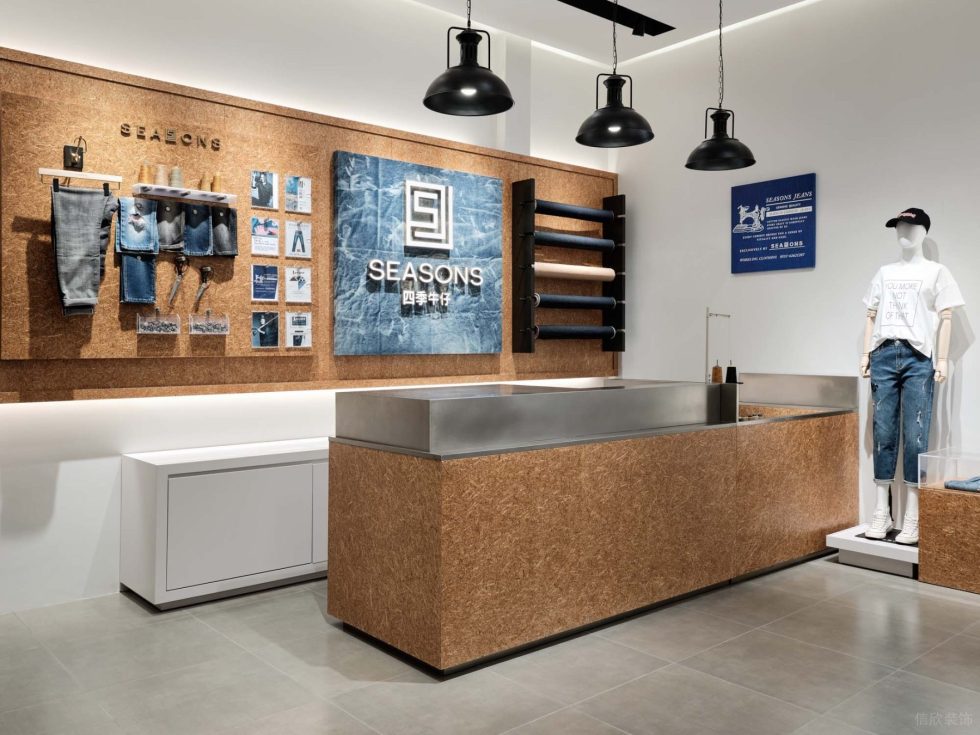 深圳市龍崗區(qū)坪地現(xiàn)代風(fēng)潮牌四季牛仔店鋪前臺形象墻裝飾設(shè)計效果圖 深圳市龍崗區(qū)坪地現(xiàn)代風(fēng)潮牌四季牛仔店鋪前臺形象墻裝飾設(shè)計效果圖