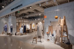 深圳市龍華區(qū)大浪現(xiàn)代風jane Express服裝店鋪裝修設計外立面2