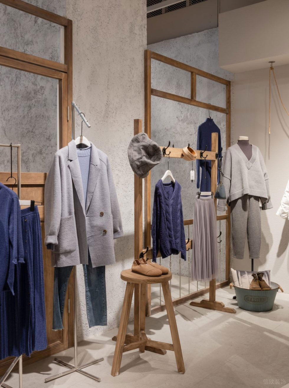 深圳市龍華區(qū)大浪現(xiàn)代風(fēng)jane Express服裝店鋪裝修設(shè)計(jì)實(shí)木衣架 深圳市龍華區(qū)大浪現(xiàn)代風(fēng)jane Express服裝店鋪裝修設(shè)計(jì)實(shí)木衣架