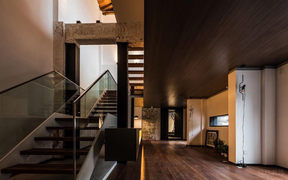 深圳寶安331創(chuàng)意園600平方米鄉(xiāng)村侘寂風(fēng)辦公室裝修案例樓梯鋼化玻璃攔河 深圳寶安331創(chuàng)意園600平方米鄉(xiāng)村侘寂風(fēng)辦公室裝修案例樓梯鋼化玻璃攔河