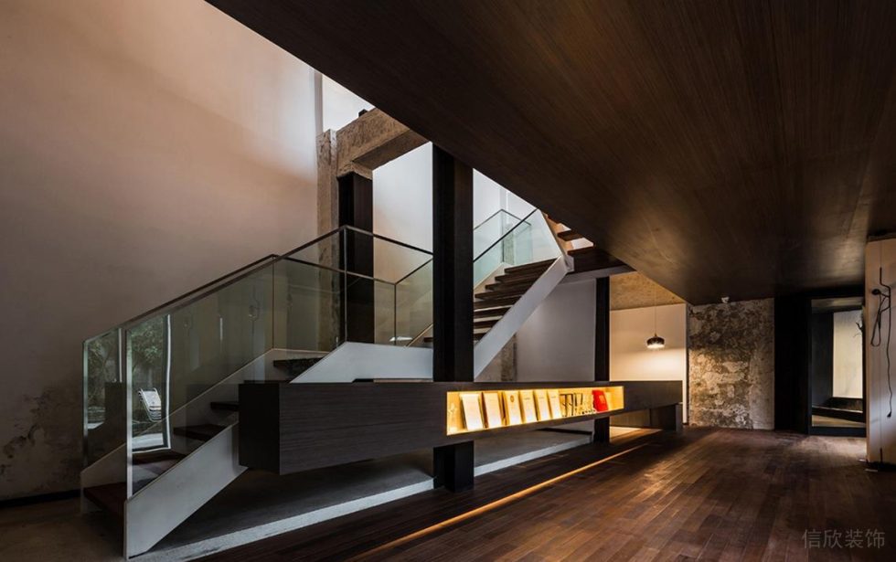 深圳寶安331創(chuàng)意園600平方米鄉(xiāng)村侘寂風(fēng)辦公室裝修案例前廳長(zhǎng)型懸浮裝飾柜 深圳寶安331創(chuàng)意園600平方米鄉(xiāng)村侘寂風(fēng)辦公室裝修案例前廳長(zhǎng)型懸浮裝飾柜