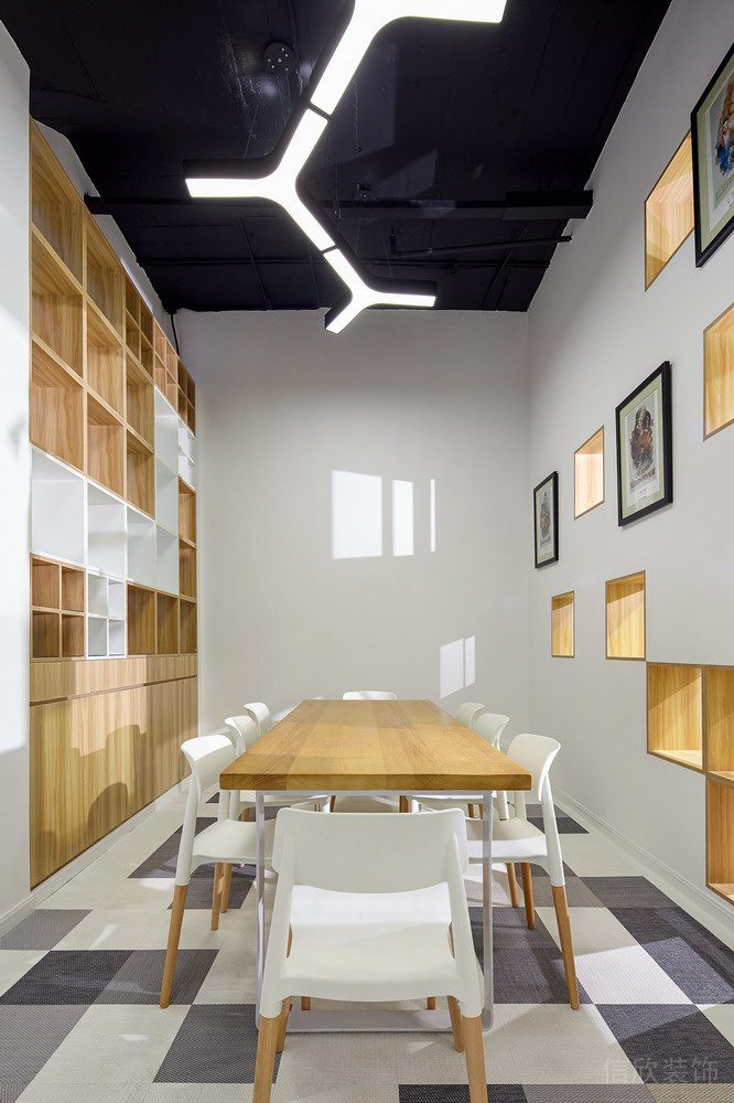 深圳寶安廣興源互聯(lián)網(wǎng)創(chuàng)意園600平方米北歐田園風(fēng)公司裝修案例會議室