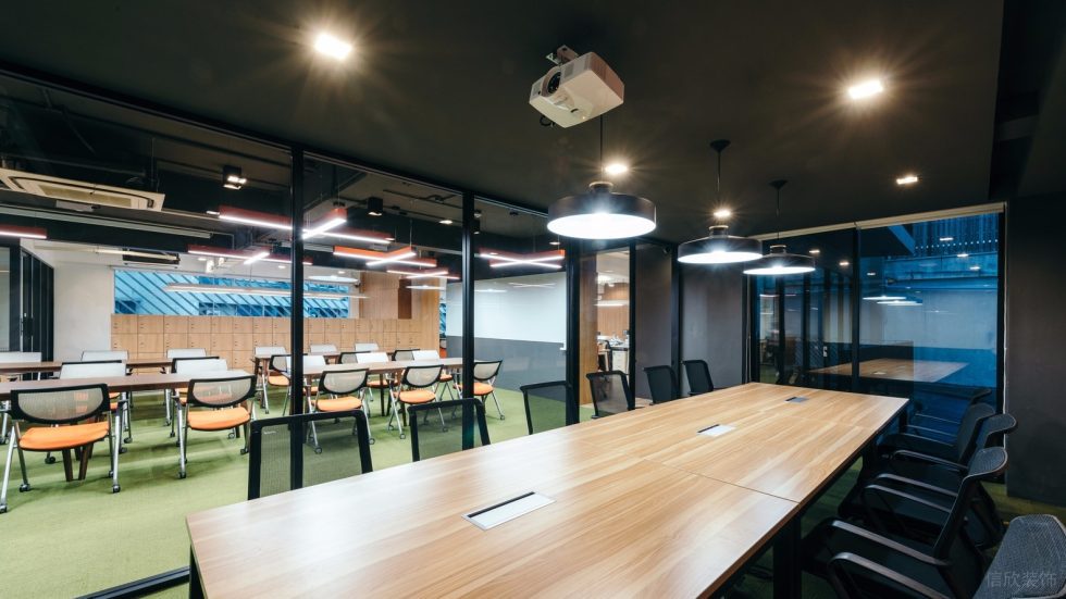 深圳寶安航城智谷中城未來產(chǎn)業(yè)園1500平方米簡約主義現(xiàn)代風(fēng)辦公室裝修案例會(huì)議室