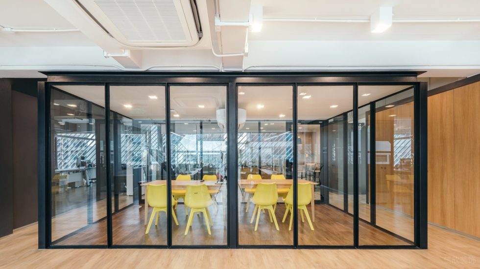 深圳寶安航城智谷中城未來產(chǎn)業(yè)園1500平方米簡約主義現(xiàn)代風(fēng)辦公室裝修案例接待室