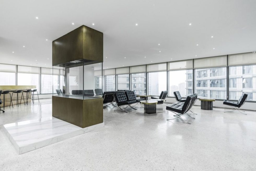 深圳寶安立新湖創(chuàng)意園1000平方米極簡主義現(xiàn)代風辦公室裝修案例前廳休閑接待區(qū)