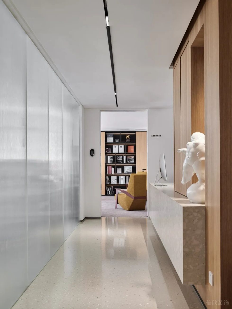 深圳寶安萬(wàn)庭大廈2000平方米現(xiàn)代主義簡(jiǎn)約風(fēng)辦公室裝修案例入口門(mén)廊