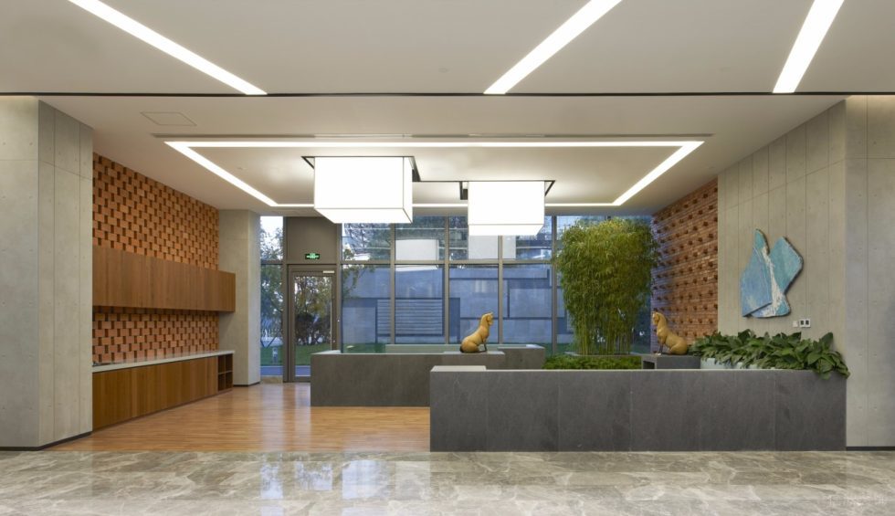 深圳福田大百匯廣場3500平方米工業(yè)主義現(xiàn)代風(fēng)辦公室裝修案例大堂休閑區(qū)綠植景觀 深圳福田大百匯廣場3500平方米工業(yè)主義現(xiàn)代風(fēng)辦公室裝修案例大堂休閑區(qū)綠植景觀