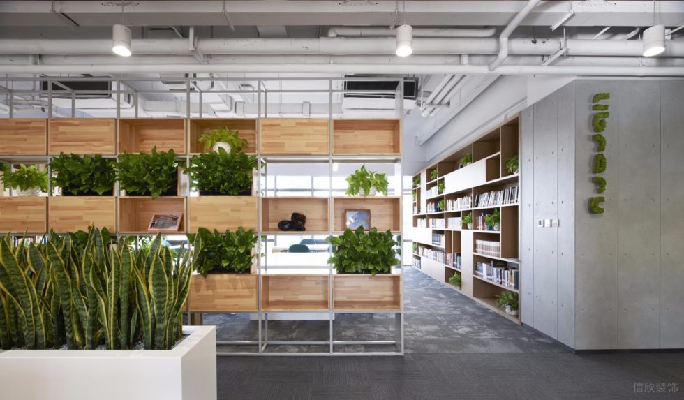 深圳福田大百匯廣場3500平方米工業(yè)主義現(xiàn)代風(fēng)辦公室裝修案例過道綠植裝飾陳列架隔斷 深圳福田大百匯廣場3500平方米工業(yè)主義現(xiàn)代風(fēng)辦公室裝修案例過道綠植裝飾陳列架隔斷