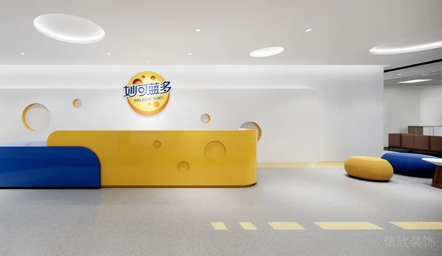 深圳龍崗寶能科技園3000平方米藍白黃色調(diào)簡約風辦公室裝修案例前廳效果圖