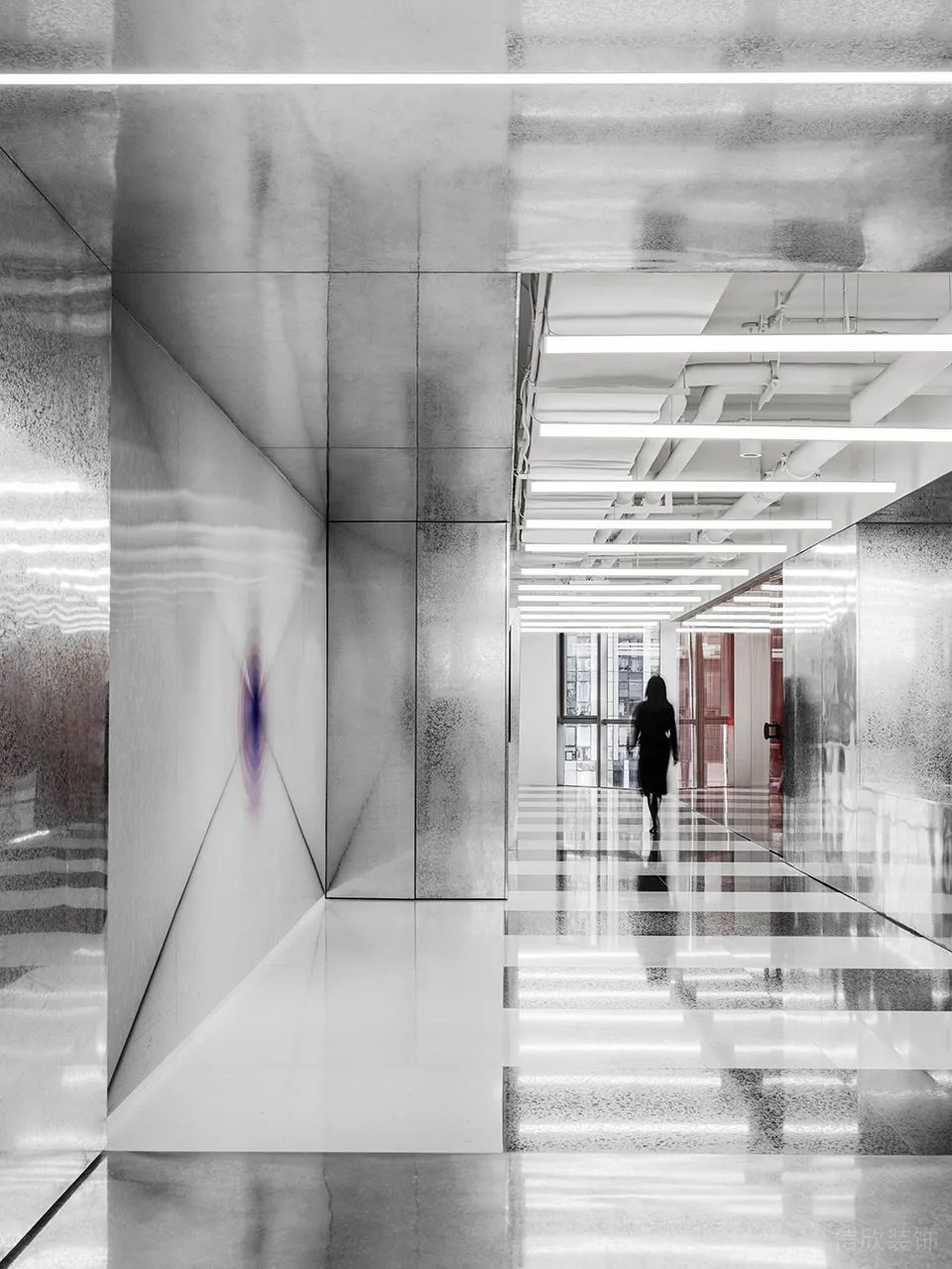 深圳龍崗和中心380平方米現(xiàn)代主義工業(yè)風(fēng)辦公室裝修案例過道