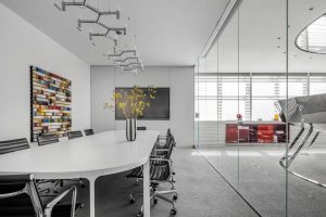 深圳龍崗科爾達(dá)大廈900平方米極簡藝術(shù)風(fēng)辦公室裝修案例會(huì)議室