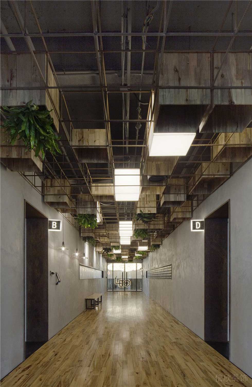 深圳龍崗正中時代廣場3500平方米暗色調(diào)工業(yè)風(fēng)辦公室裝修案例過道