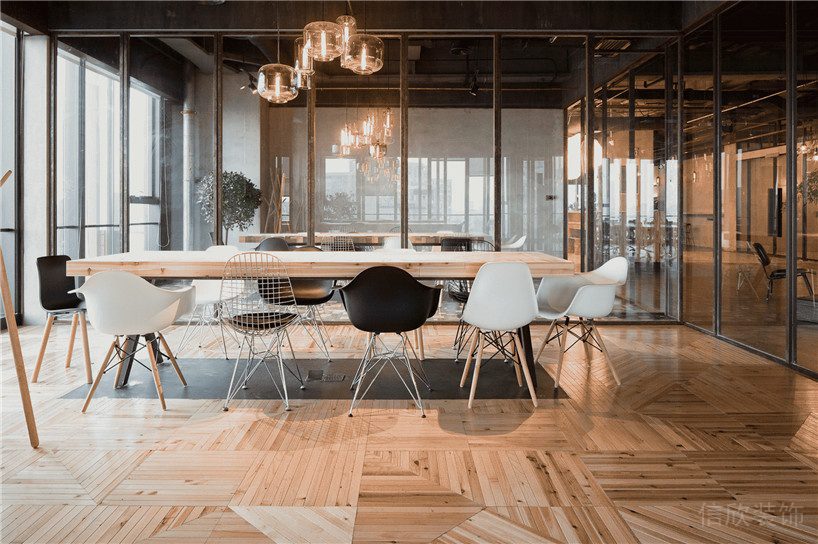 深圳龍崗正中時代廣場3500平方米暗色調(diào)工業(yè)風(fēng)辦公室裝修案例會議室