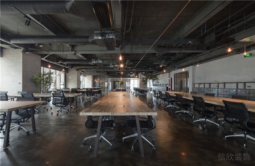 深圳龍崗正中時代廣場3500平方米暗色調(diào)工業(yè)風(fēng)辦公室裝修案例辦公大廳