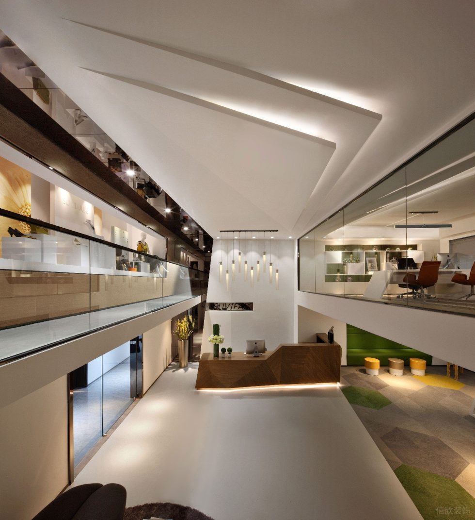 深圳羅湖物資控股置地大廈900平方米現(xiàn)代主義時尚風loft辦公室裝修案例大堂