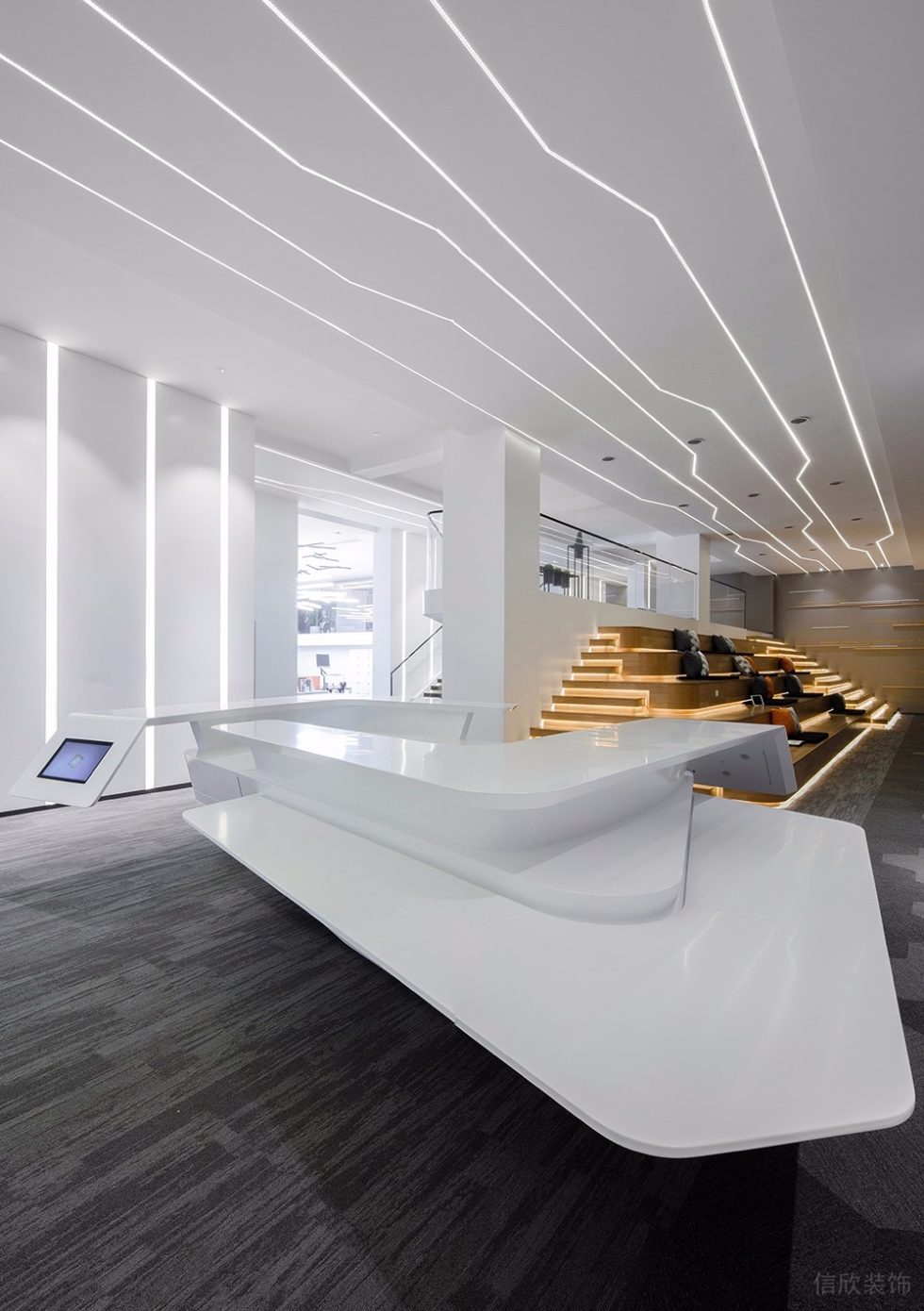 深圳南山海翔廣場1500平方米簡約科技風(fēng)辦公室裝修案例前臺(tái)、