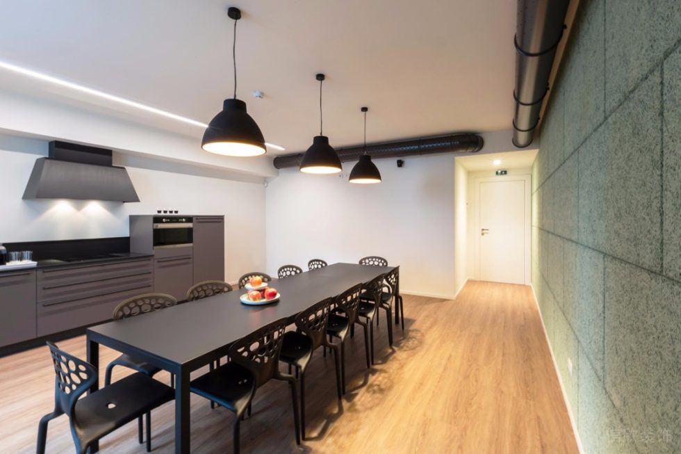 深圳南山弘毅大廈1500平方米現(xiàn)代極簡(jiǎn)風(fēng)格辦公室裝修案例茶水間