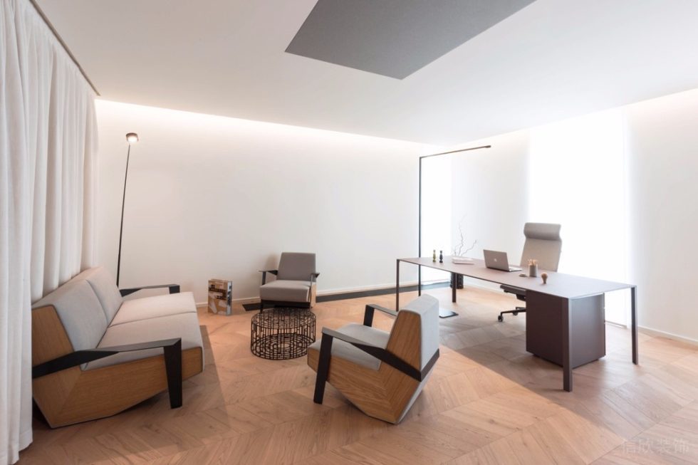 深圳南山弘毅大廈1500平方米現(xiàn)代極簡(jiǎn)風(fēng)格辦公室裝修案例董事長(zhǎng)辦公室