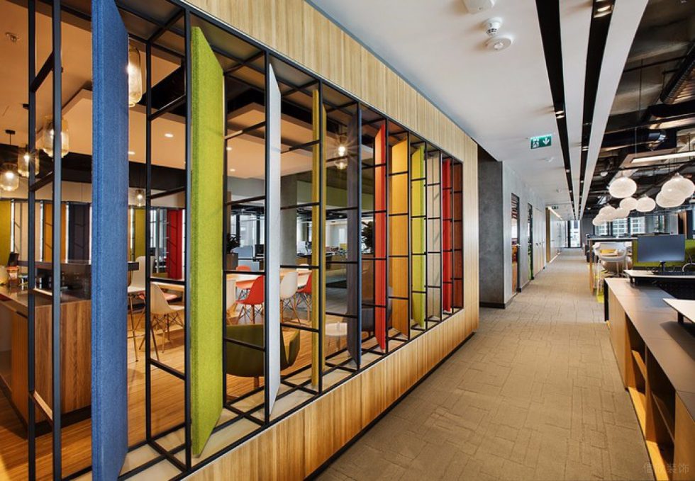 深圳南山聚創(chuàng)金谷創(chuàng)意園3500平方米工業(yè)主義北歐風(fēng)辦公室裝修案例過道