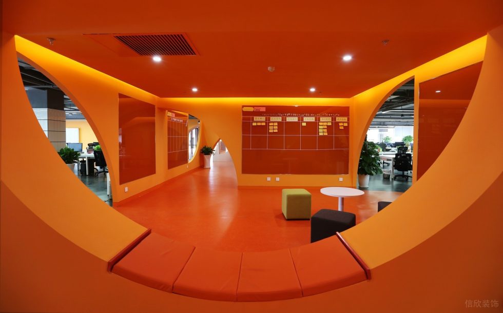 深圳南山凱達爾集團中心大廈2800平方米工業(yè)主義科幻風(fēng)辦公室裝修案例多功能互動區(qū)