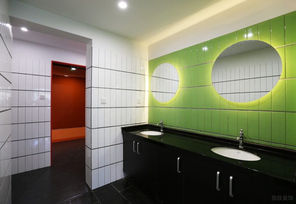 深圳南山凱達爾集團中心大廈2800平方米工業(yè)主義科幻風(fēng)辦公室裝修案例衛(wèi)生間