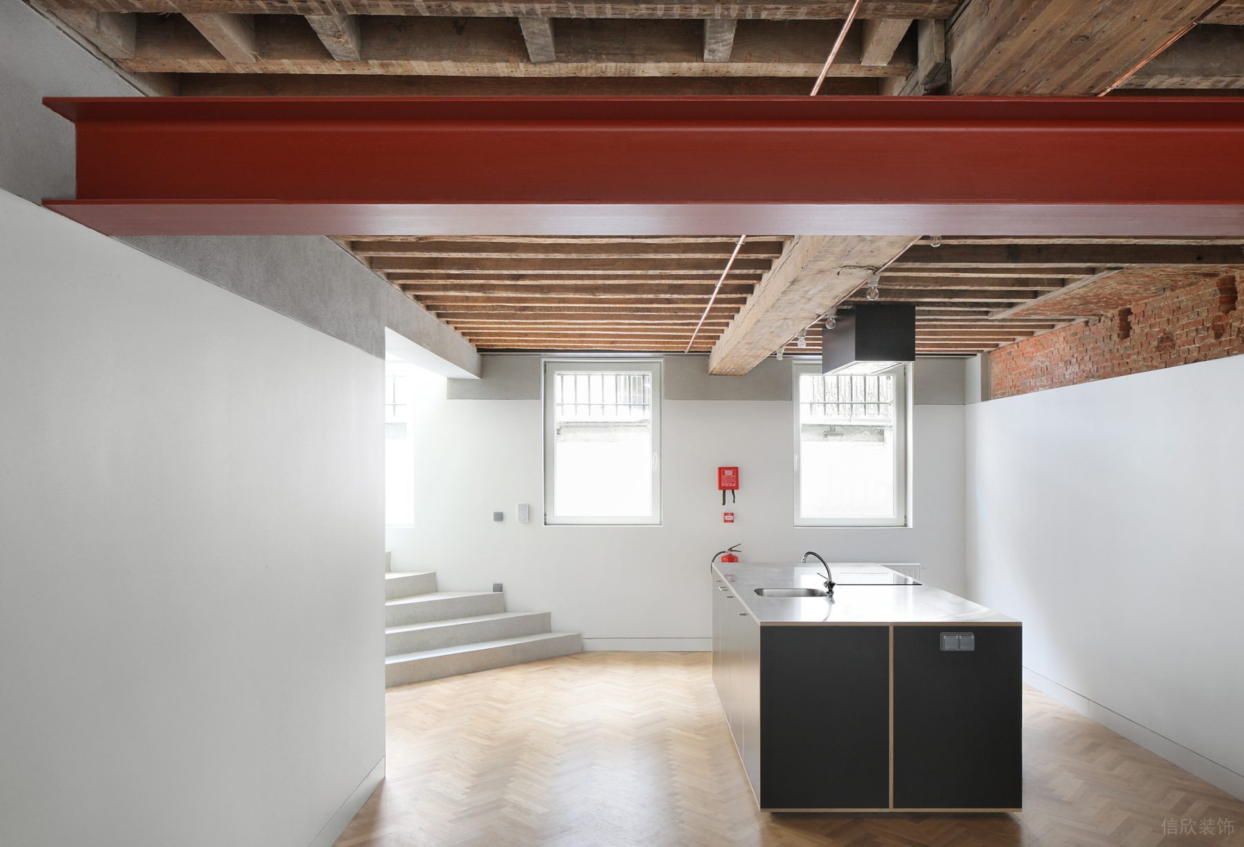 辦公室鋼木結(jié)構(gòu)閣樓