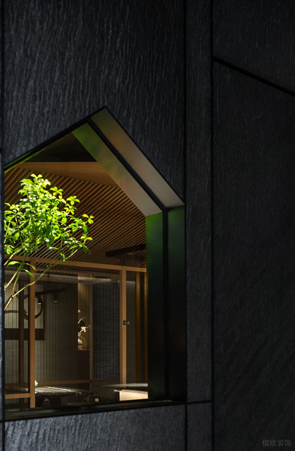 高級輕奢日料餐廳窗戶造型裝修設(shè)計