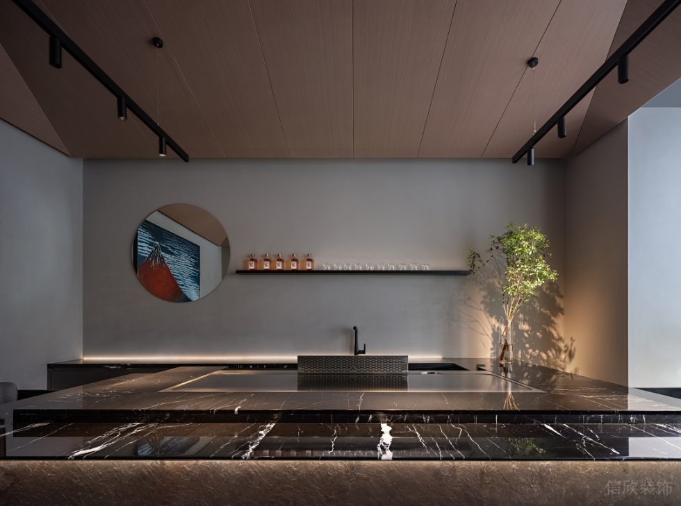 高級輕奢日料餐廳反射材質(zhì)裝修設(shè)計