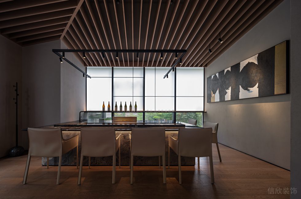 高級輕奢日料餐廳環(huán)形用餐區(qū)裝修設(shè)計