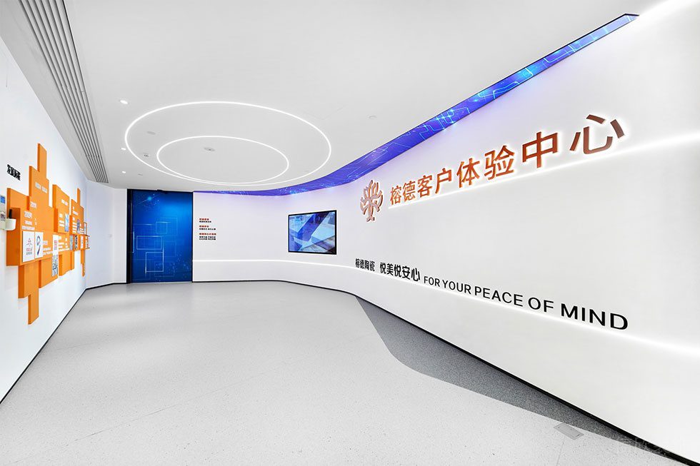 極簡白色風(fēng)格辦公室裝修設(shè)計(jì)方案 過道展示墻 (2)