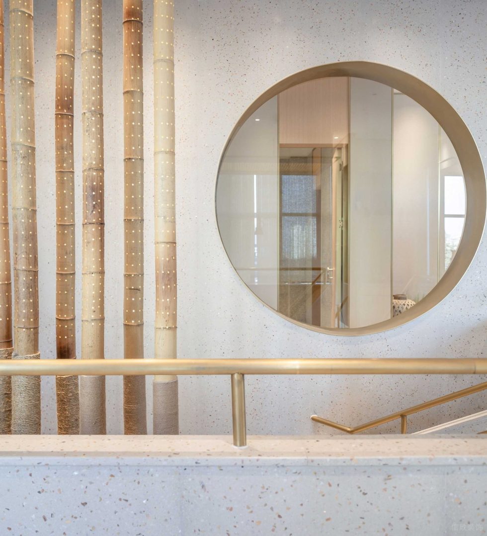 簡約原木風(fēng)餐廳金色扶手裝修設(shè)計(jì)