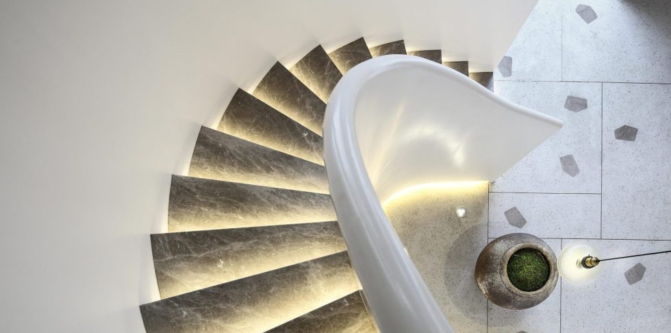 簡約原木風(fēng)中餐廳白色簡約樓梯區(qū)裝修設(shè)計