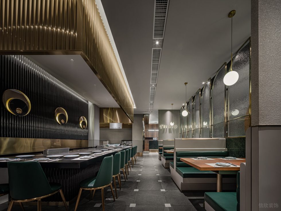 輕奢貴氣餐廳四人卡座及多人位置裝修設(shè)計(jì)