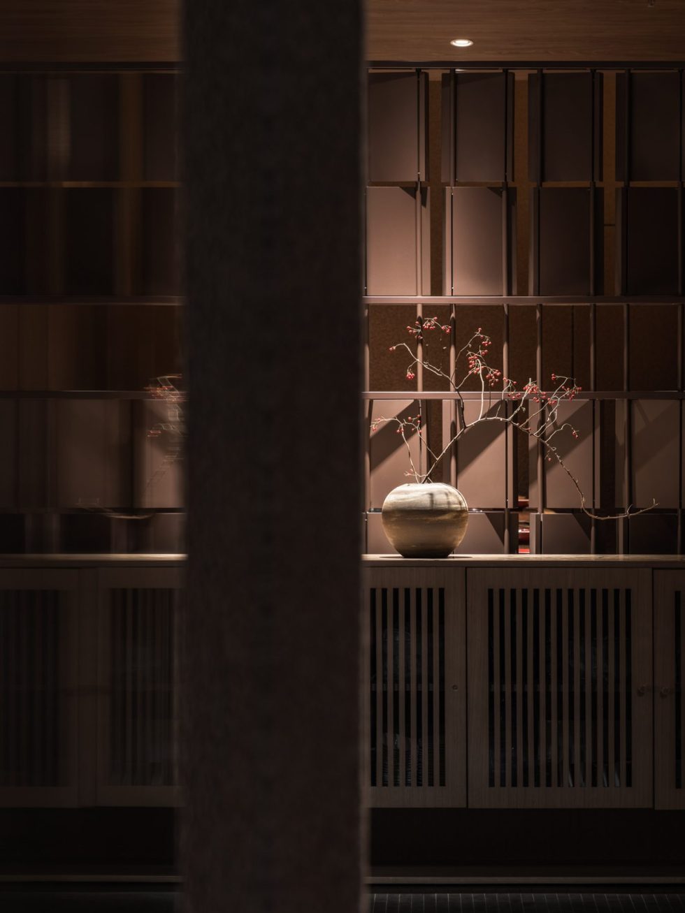 深圳福田新中式木質(zhì)餐廳中式百葉裝修設(shè)計(jì)