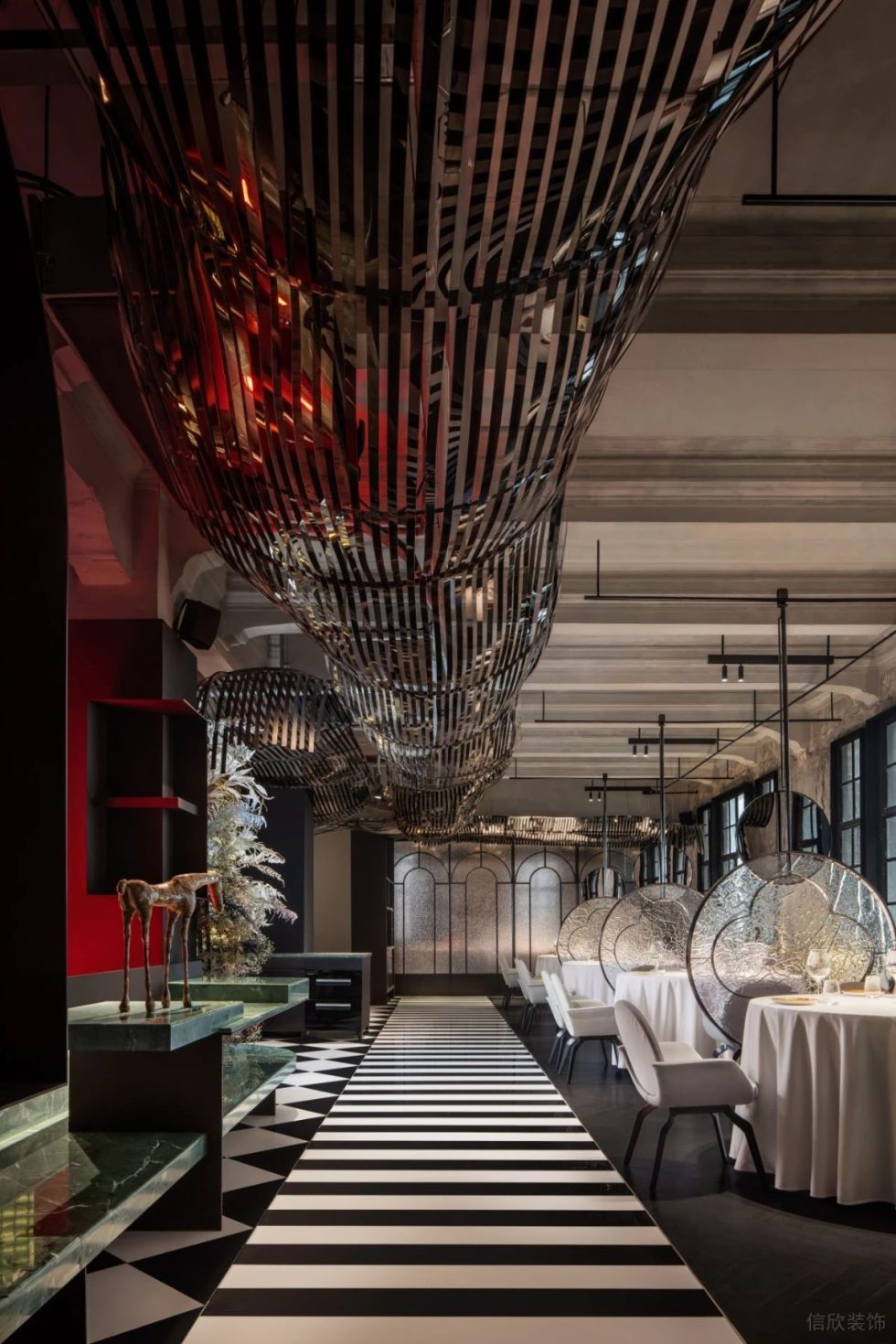 深圳光明時尚西餐廳黑白地磚細節(jié)裝修設(shè)計