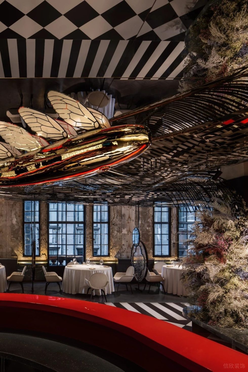 深圳光明時尚西餐廳金屬頂面飛魚細節(jié)裝修設(shè)計