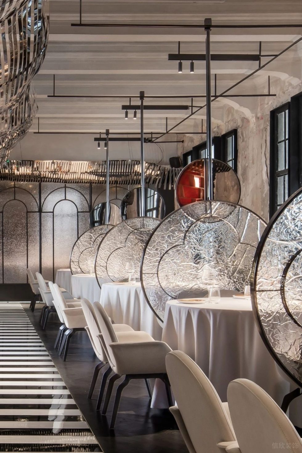 深圳光明時尚西餐廳破碎屏風(fēng)細節(jié)裝修設(shè)計