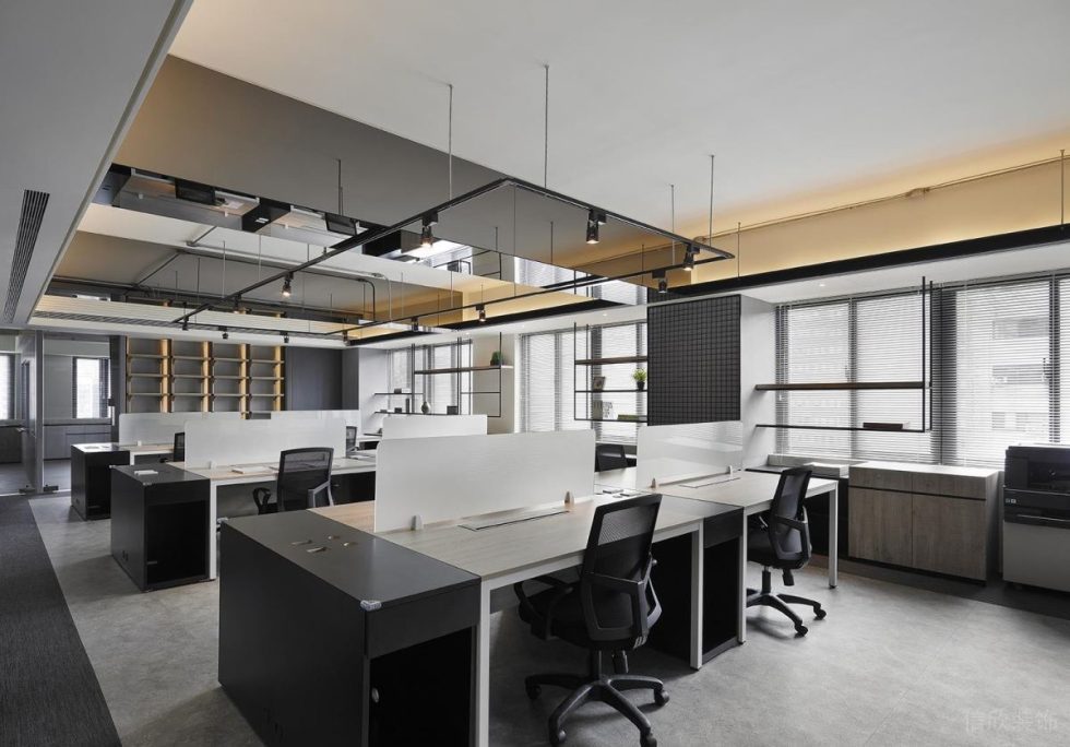 深圳龍崗福民達(dá)科創(chuàng)中心黑白灰極簡風(fēng)設(shè)計(jì)理念辦公室裝修案例辦公區(qū)采光效果