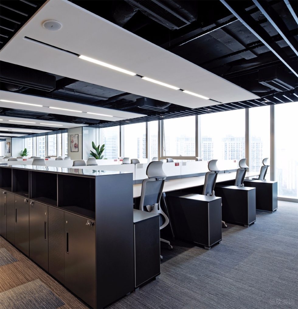深圳龍崗惠恒大廈現(xiàn)代簡約風格設計理念辦公室裝修案例辦公區(qū)采光效果