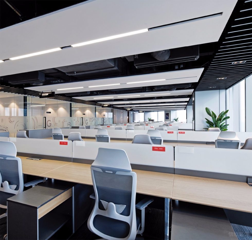 深圳龍崗惠恒大廈現(xiàn)代簡約風格設計理念辦公室裝修案例辦公區(qū)