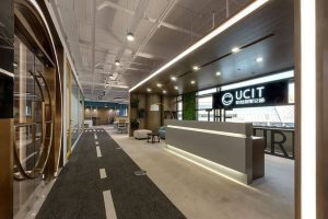 深圳龍崗山海商業(yè)廣場工業(yè)現(xiàn)代風(fēng)設(shè)計(jì)特色辦公室裝修案例前廳效果圖