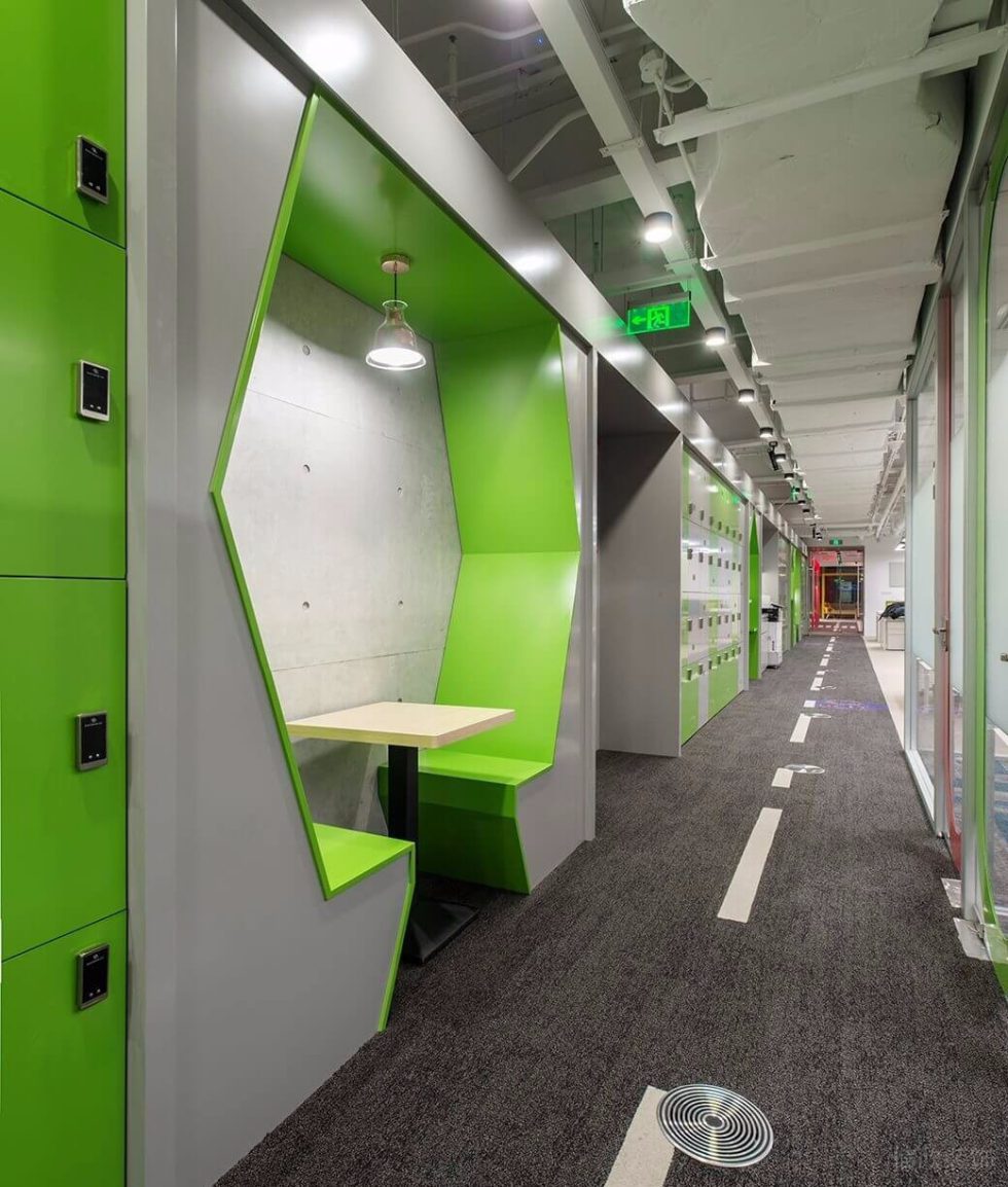 深圳龍崗山海商業(yè)廣場工業(yè)現(xiàn)代風設(shè)計特色辦公室裝修案例過道特色洽談區(qū)