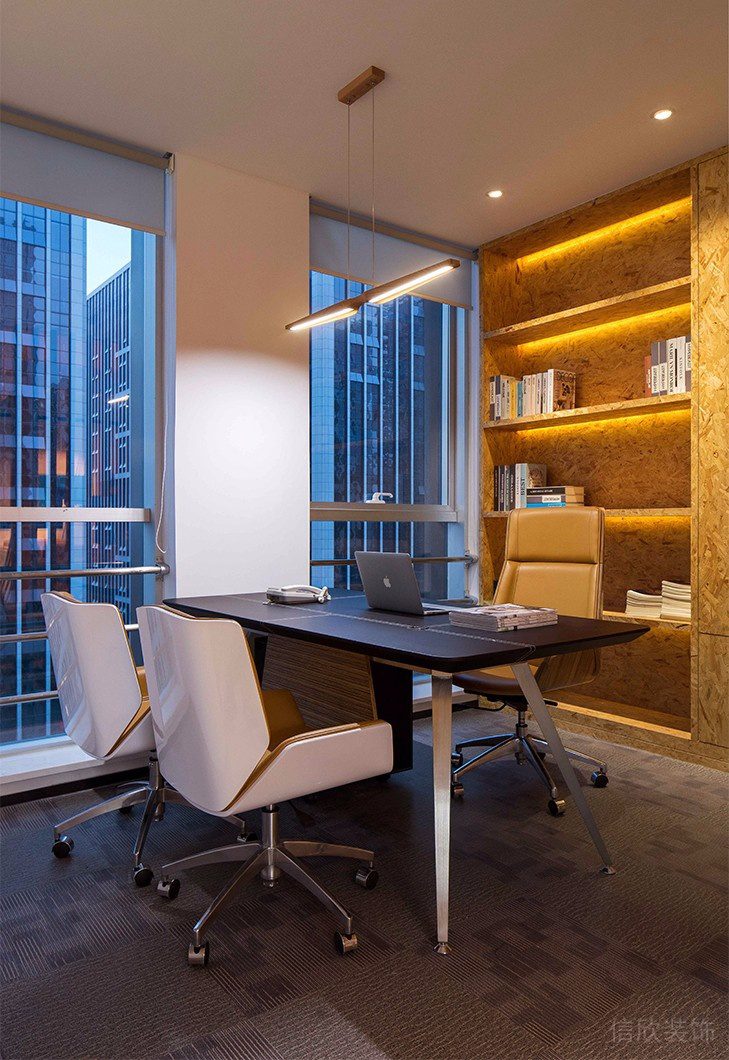 深圳龍崗億源通創(chuàng)新產(chǎn)業(yè)園現(xiàn)代工業(yè)風(fēng)設(shè)計(jì)特色辦公室裝修案例經(jīng)理辦公室
